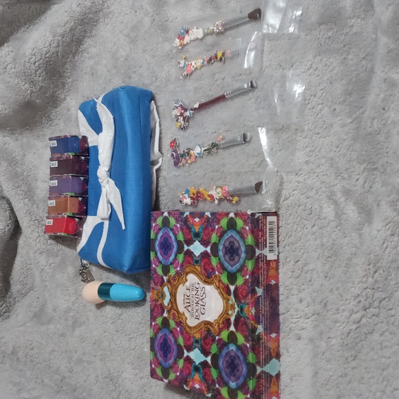 Bnwt!!Urban decay Alice through the looking glass ultimate set 💜🎸 - Picture 1 of 16